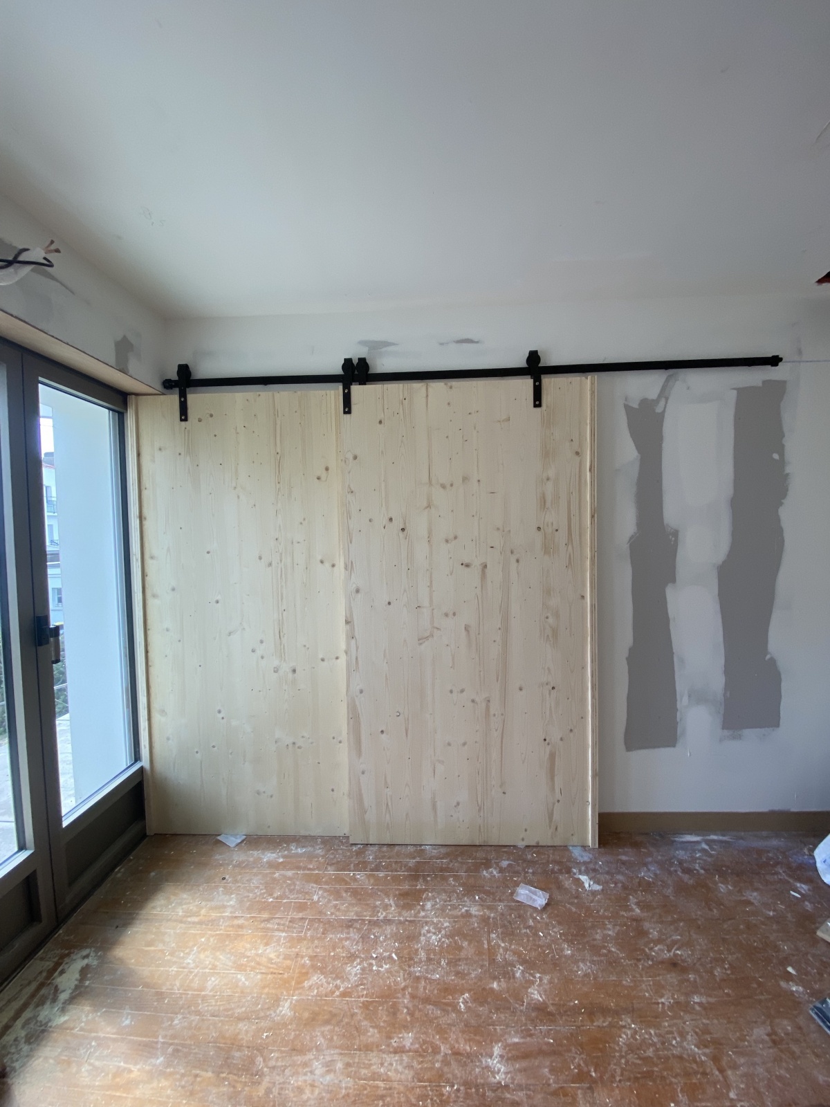 Rikiki Beach  Royan 2024 : Travaux - Salon / Chambre d'appoint